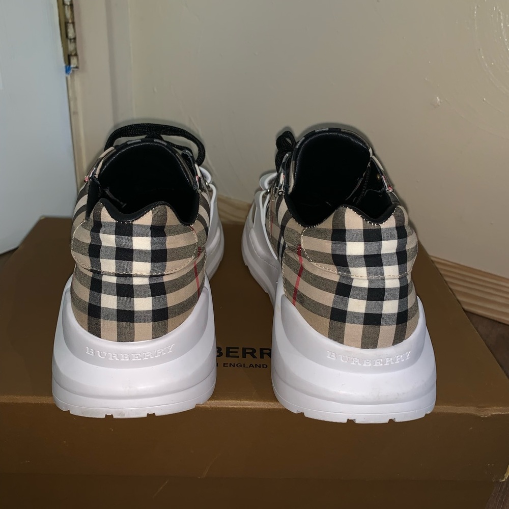 Burberry Sneakers - Picture 5 of 6